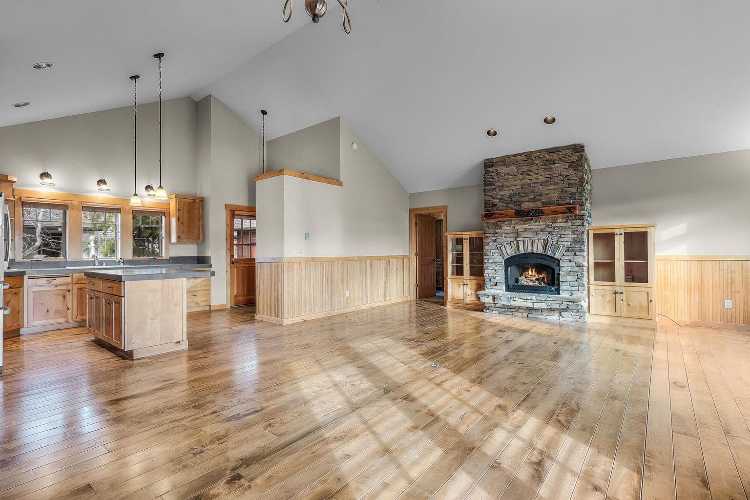 Photo of 546 S Cottonwood Street 14 of 53