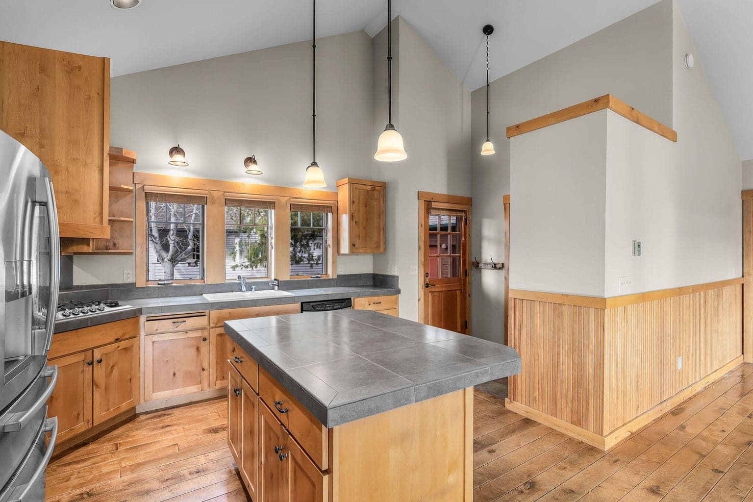 Photo of 546 S Cottonwood Street 17 of 53