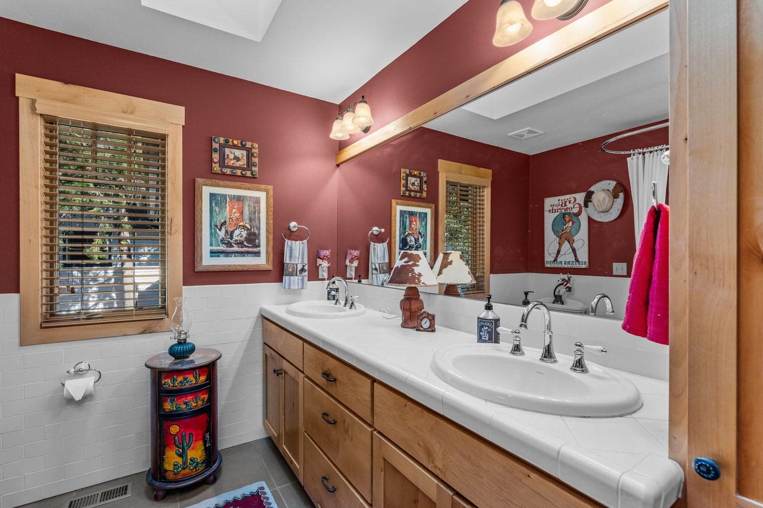 Photo of 546 S Cottonwood Street 25 of 53