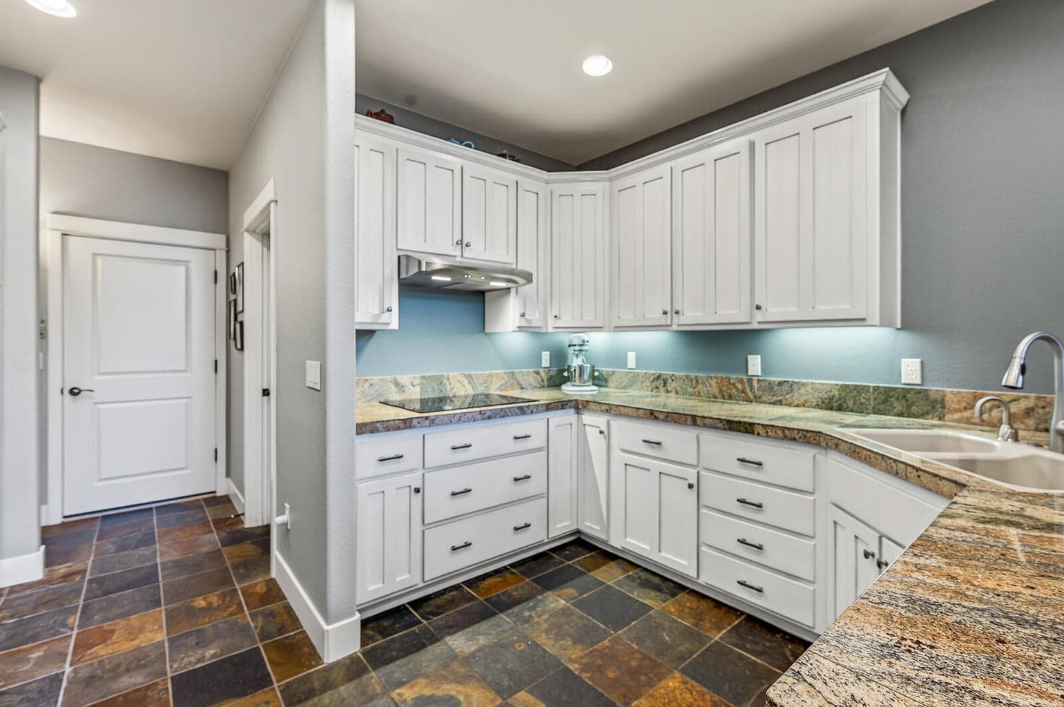 Photo of 2729 NW Havre Court 10 of 48