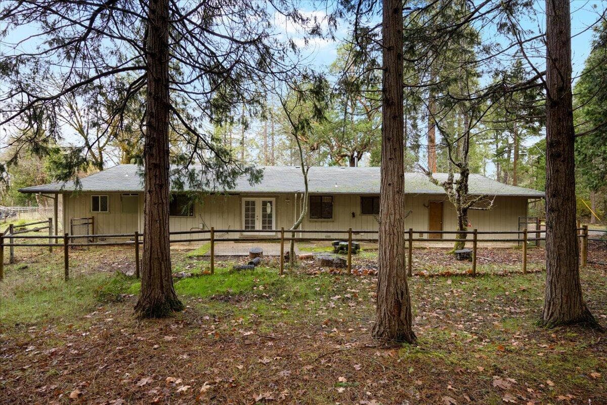 Photo of 5201 Lake Shore 2 of 43