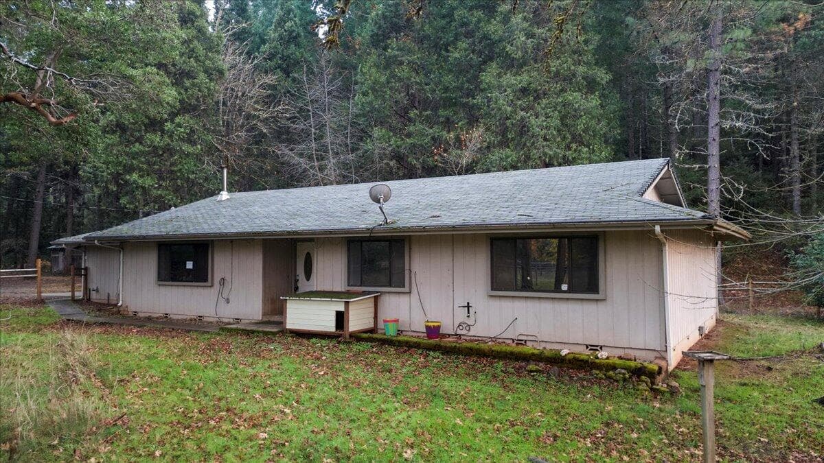 5201 Lake Shore
