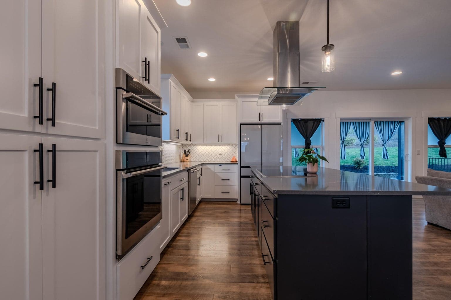 Kitchen with large island