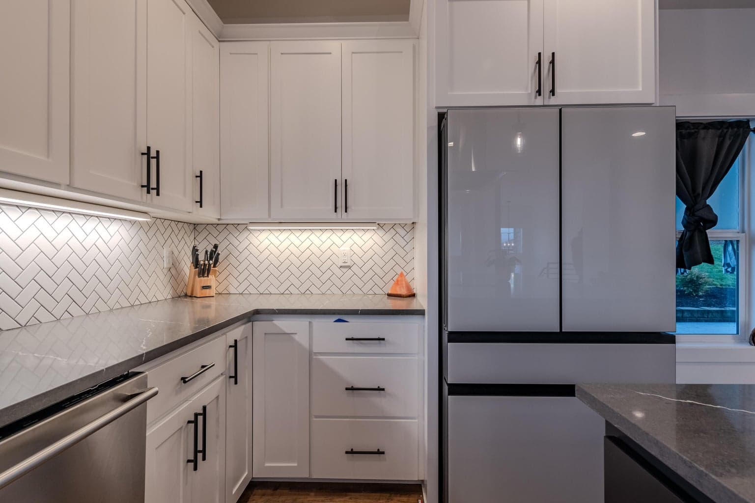 Kitchen with all appliances included