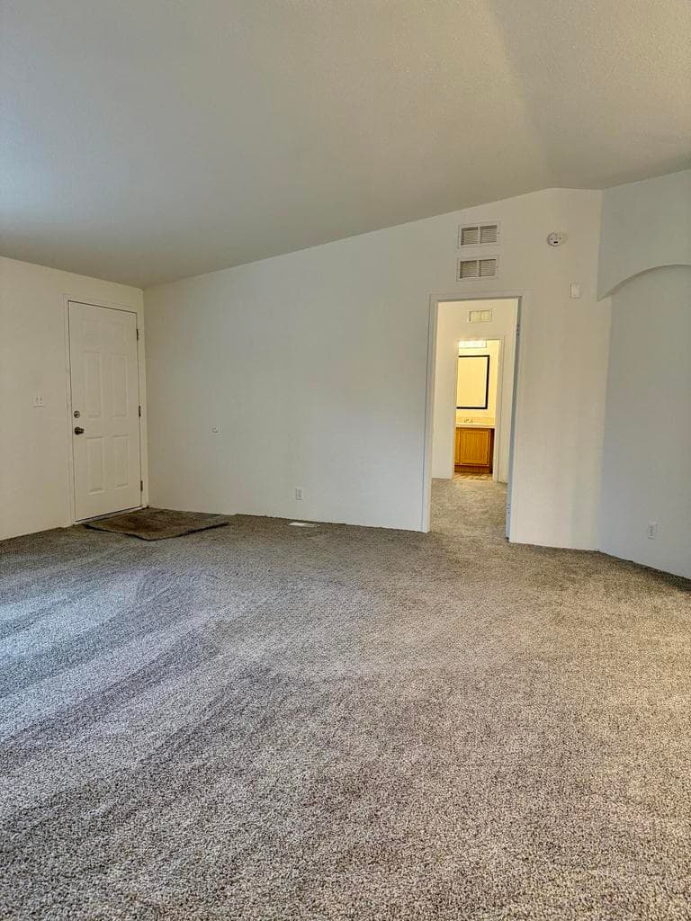 Photo of 470 SE 10th Street 7 of 22