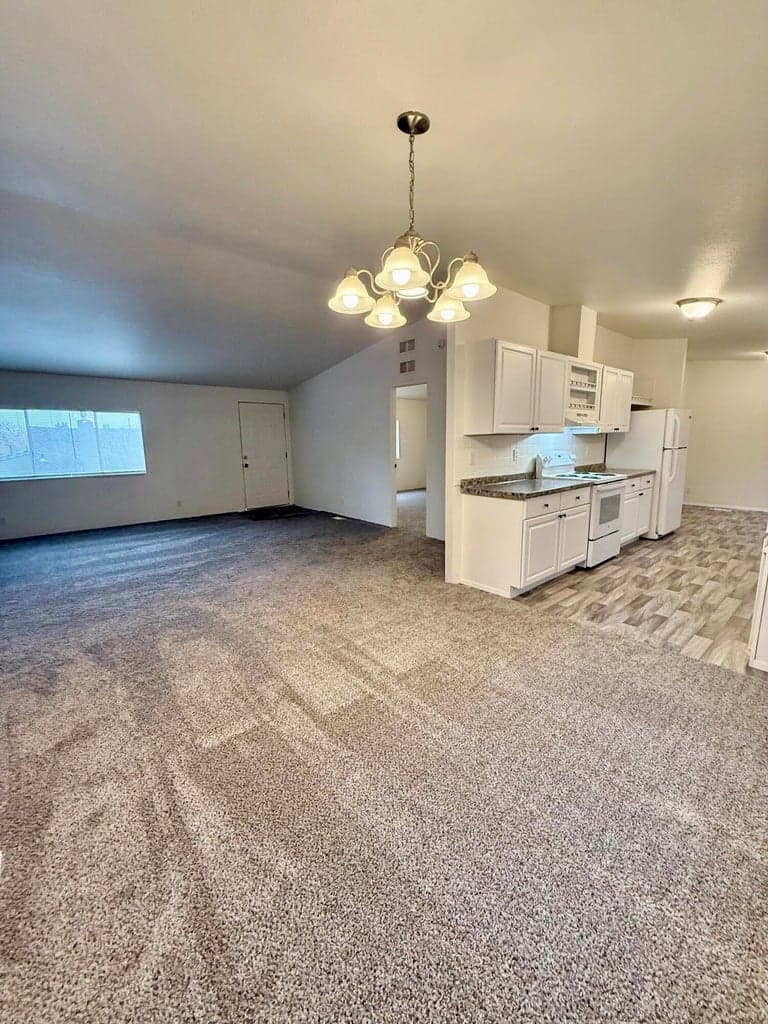 Photo of 470 SE 10th Street 10 of 22