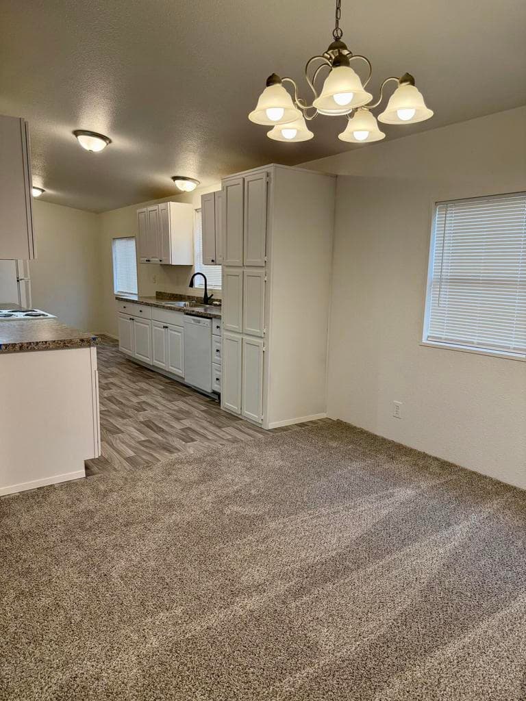 Photo of 470 SE 10th Street 9 of 22