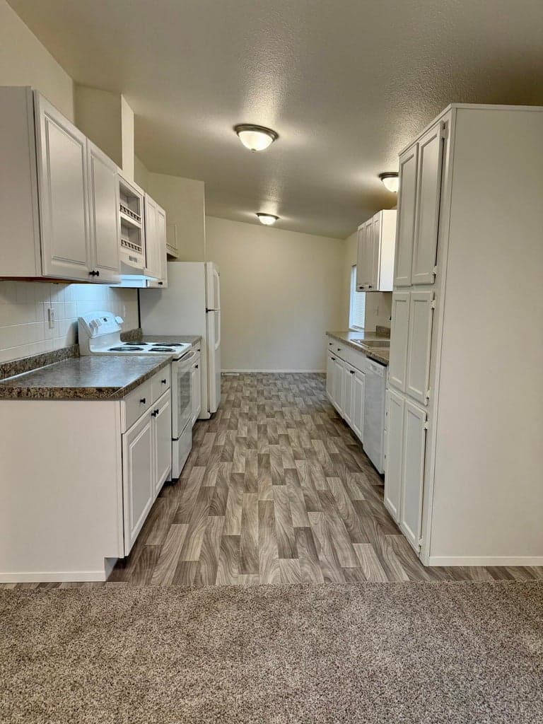 Photo of 470 SE 10th Street 11 of 22