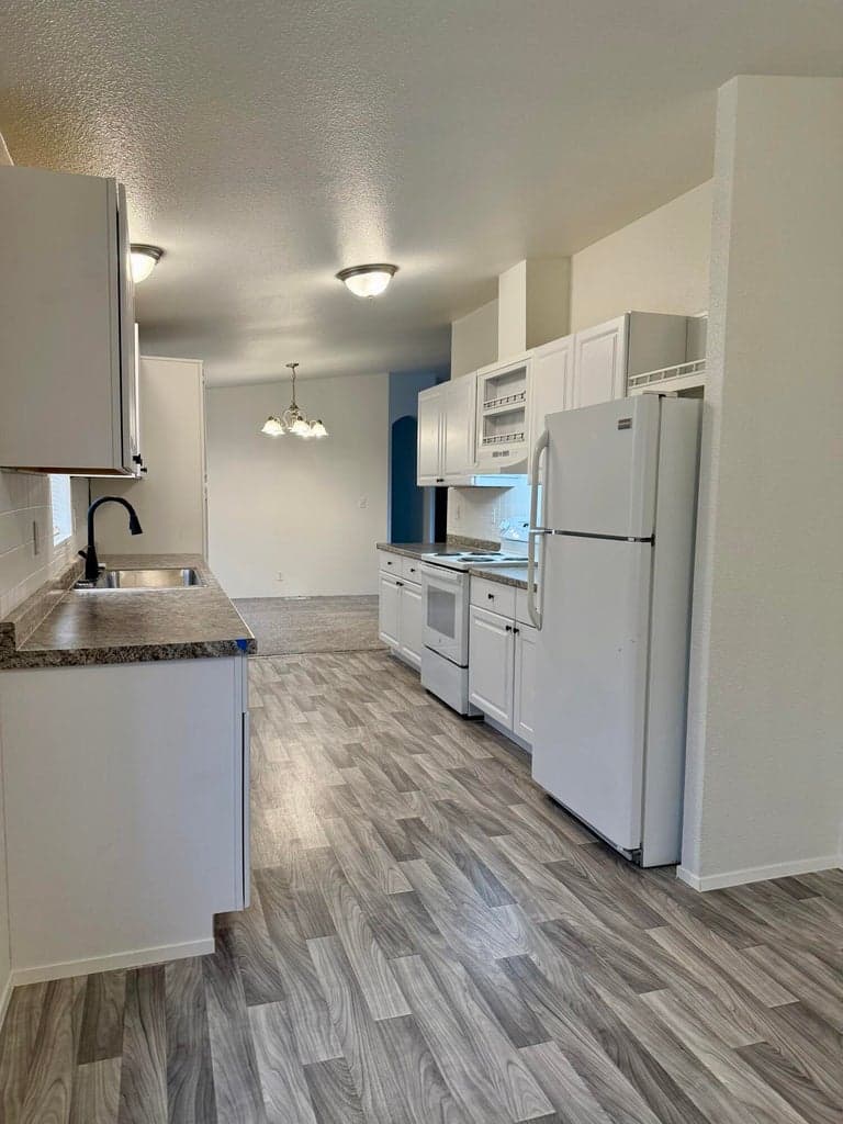 Photo of 470 SE 10th Street 13 of 22