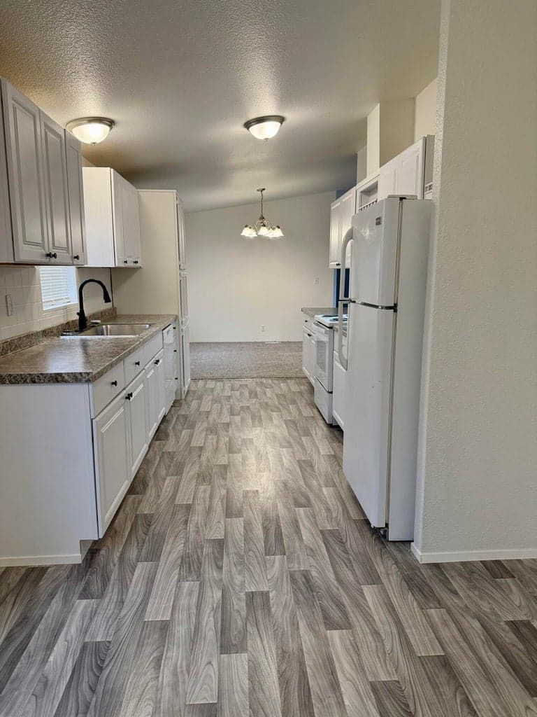 Photo of 470 SE 10th Street 14 of 22
