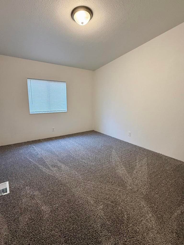 Photo of 470 SE 10th Street 17 of 22