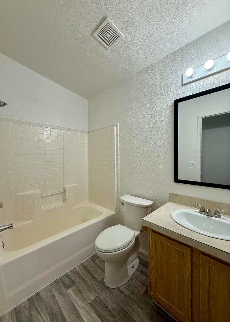 Photo of 470 SE 10th Street 15 of 22