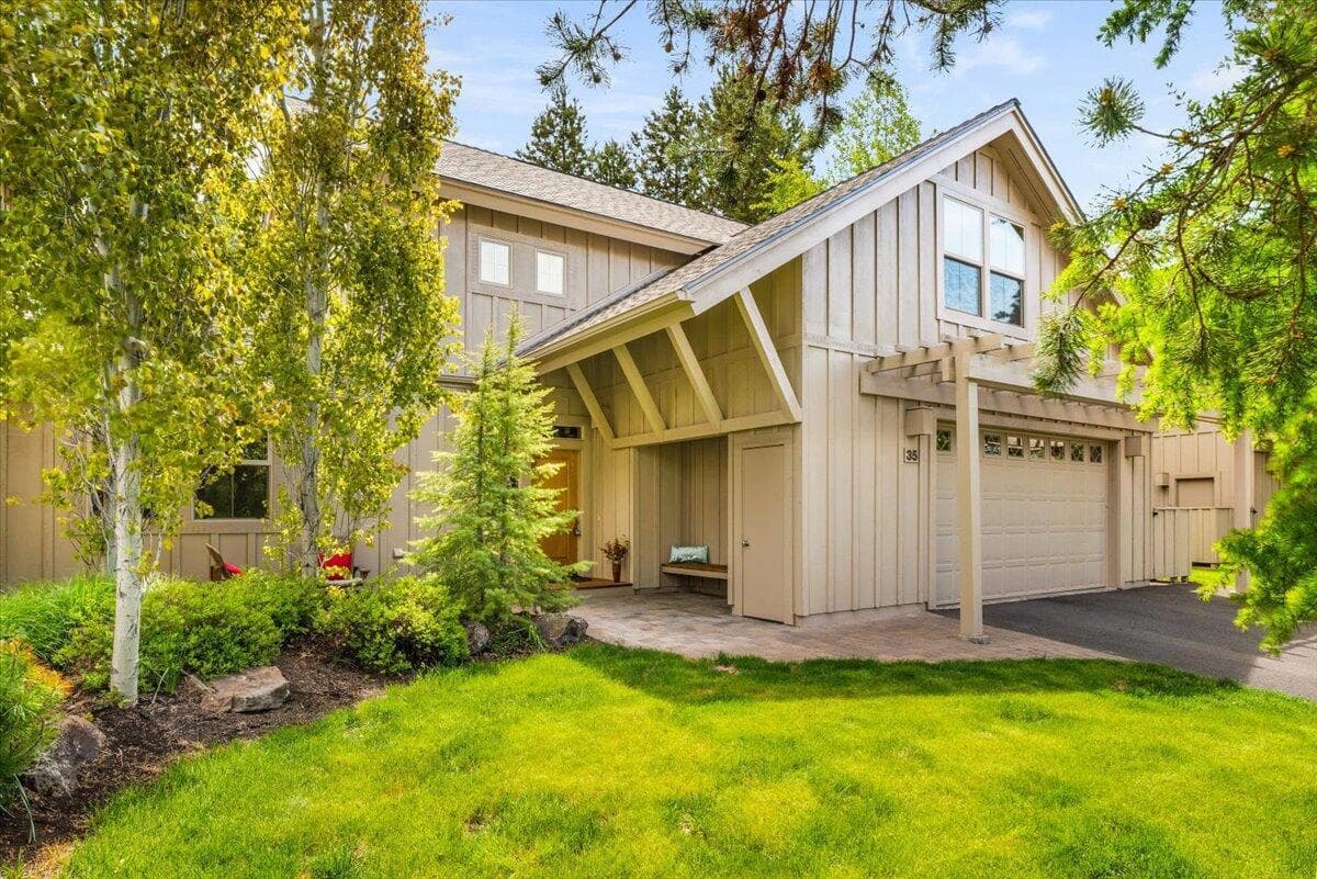 Photo of 57112 Evergreen Loop 1 of 38