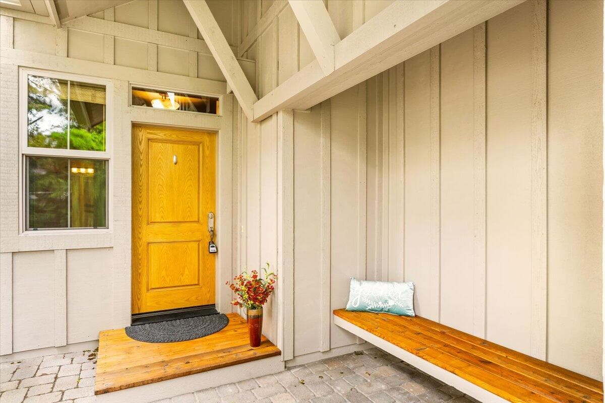 Photo of 57112 Evergreen Loop 2 of 38