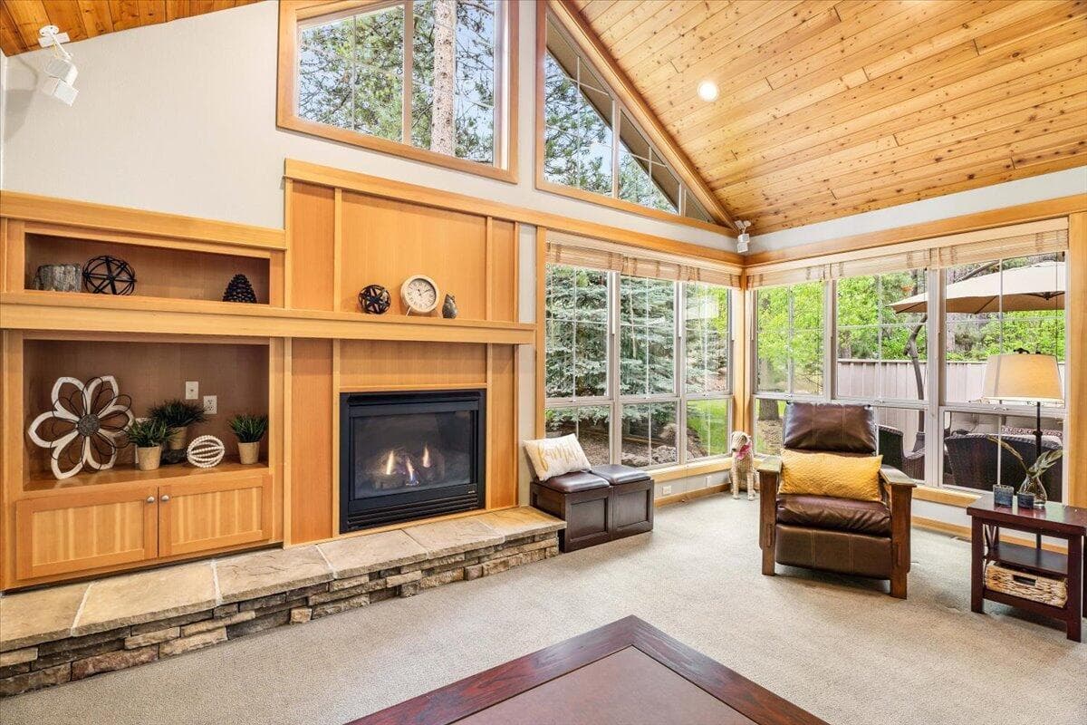 Photo of 57112 Evergreen Loop 4 of 38