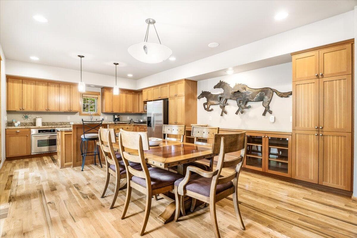 Photo of 57112 Evergreen Loop 10 of 38