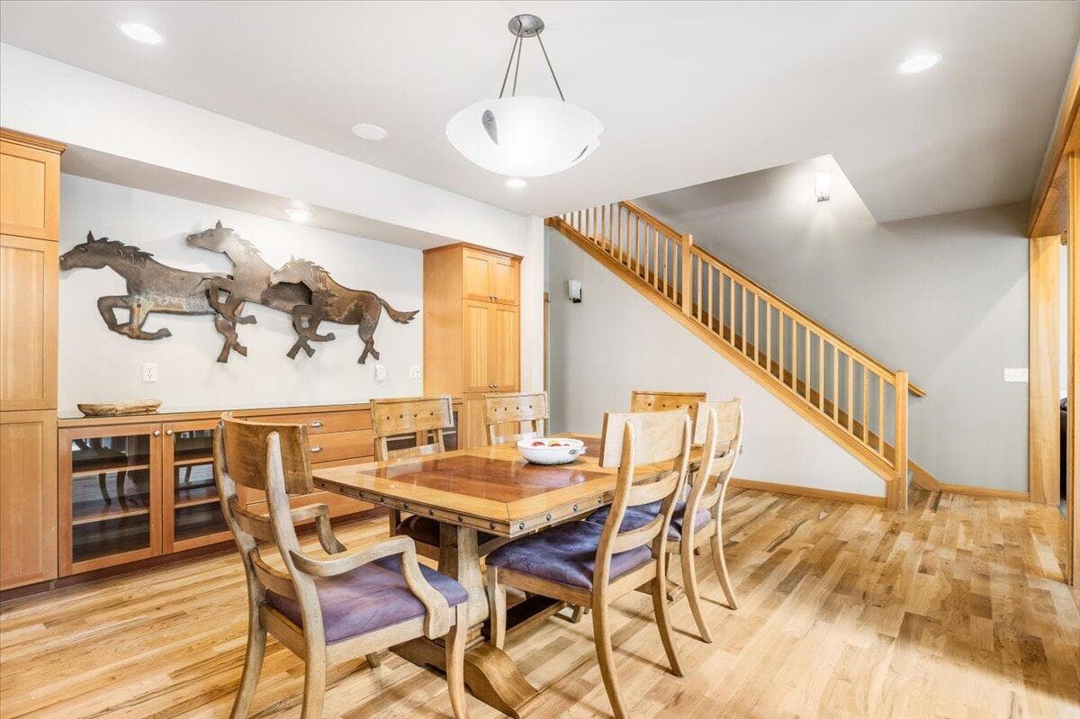 Photo of 57112 Evergreen Loop 11 of 38