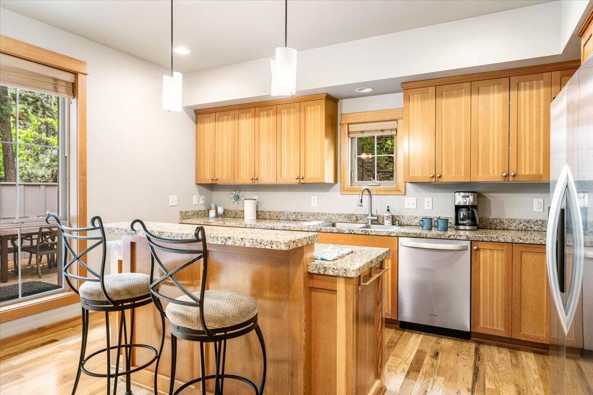 Photo of 57112 Evergreen Loop 12 of 38