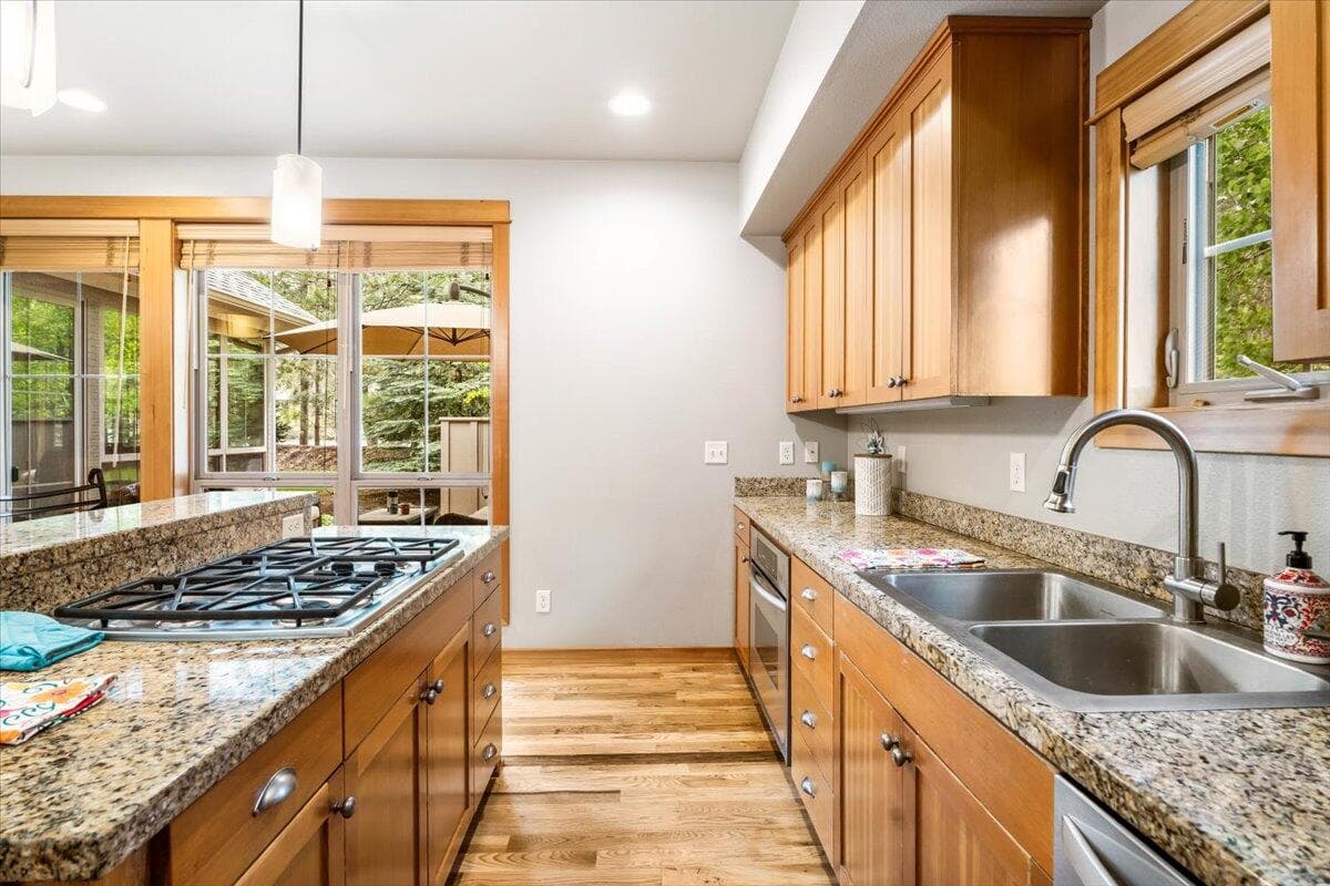Photo of 57112 Evergreen Loop 14 of 38
