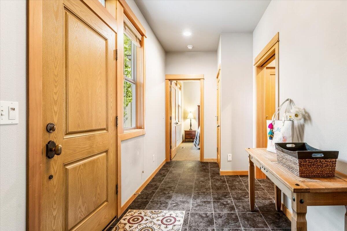 Photo of 57112 Evergreen Loop 16 of 38