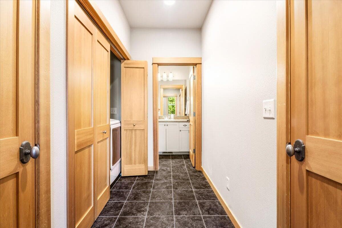Photo of 57112 Evergreen Loop 17 of 38