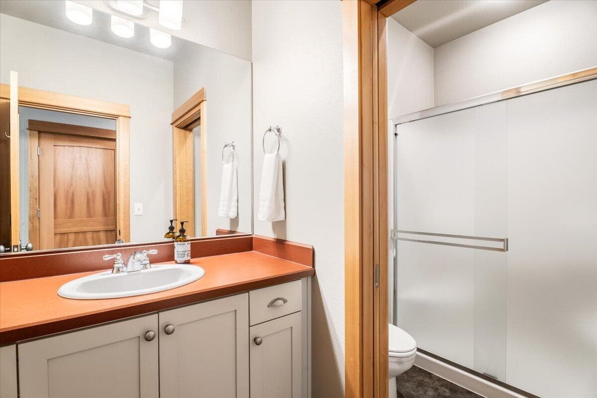 Photo of 57112 Evergreen Loop 20 of 38