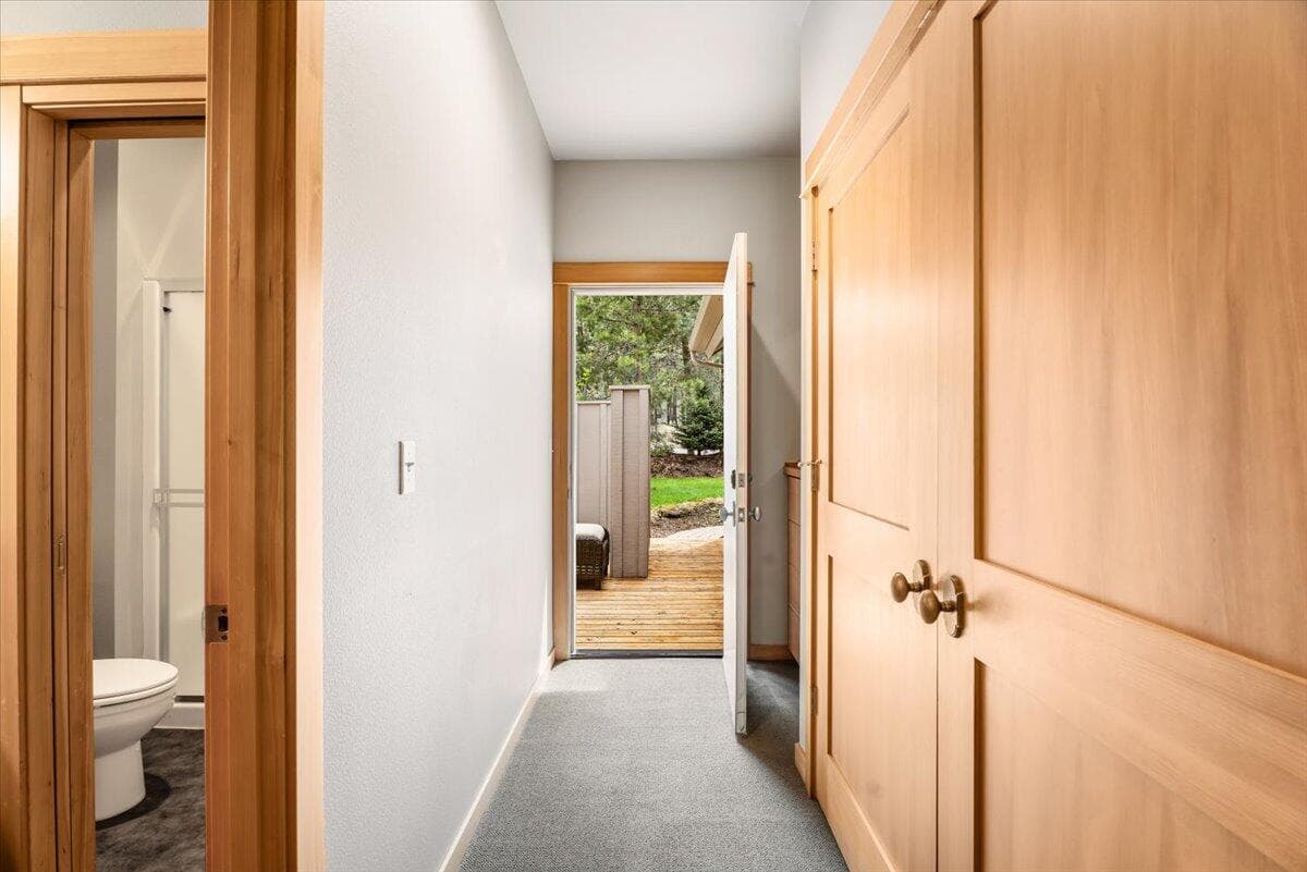 Photo of 57112 Evergreen Loop 21 of 38