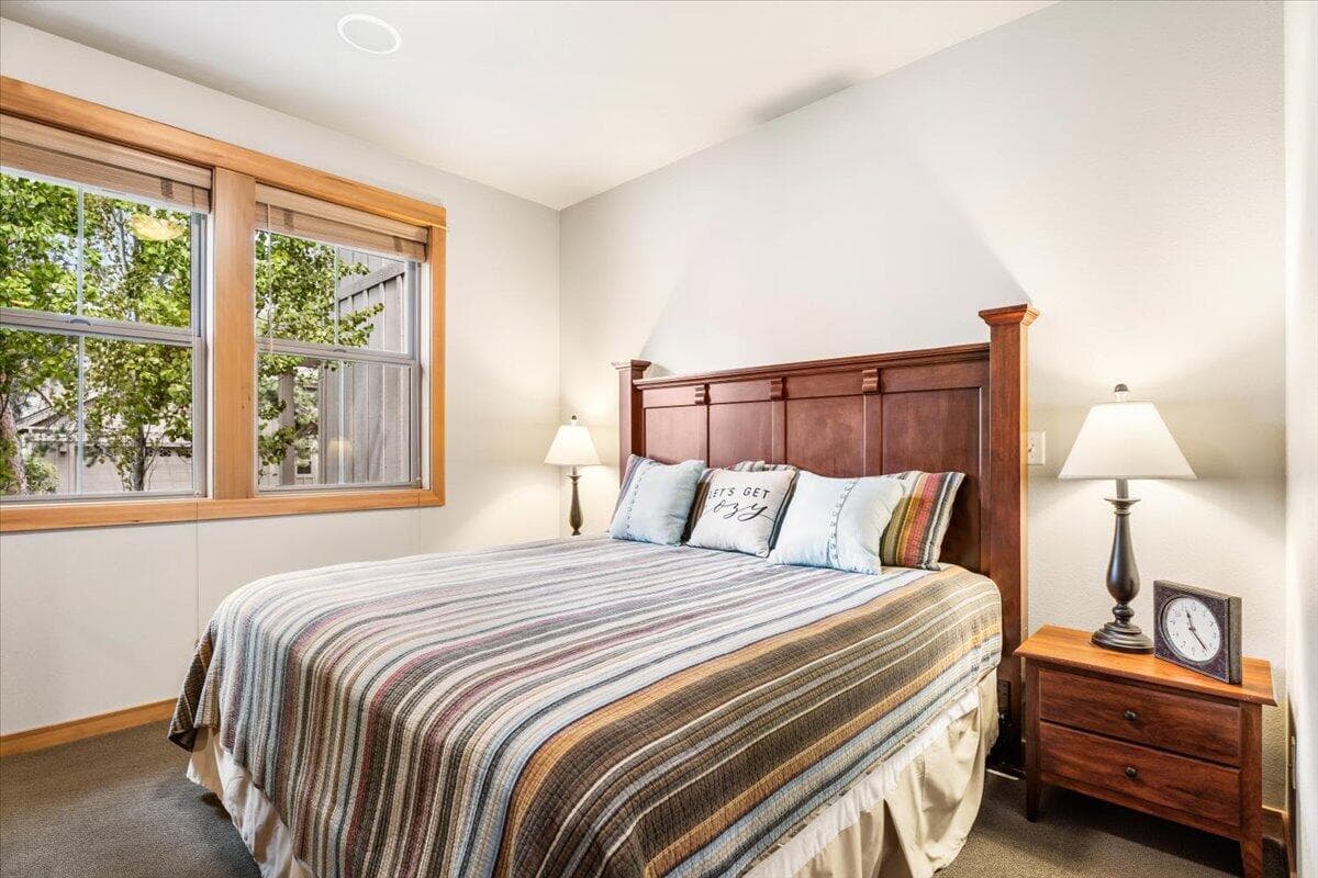 Photo of 57112 Evergreen Loop 23 of 38
