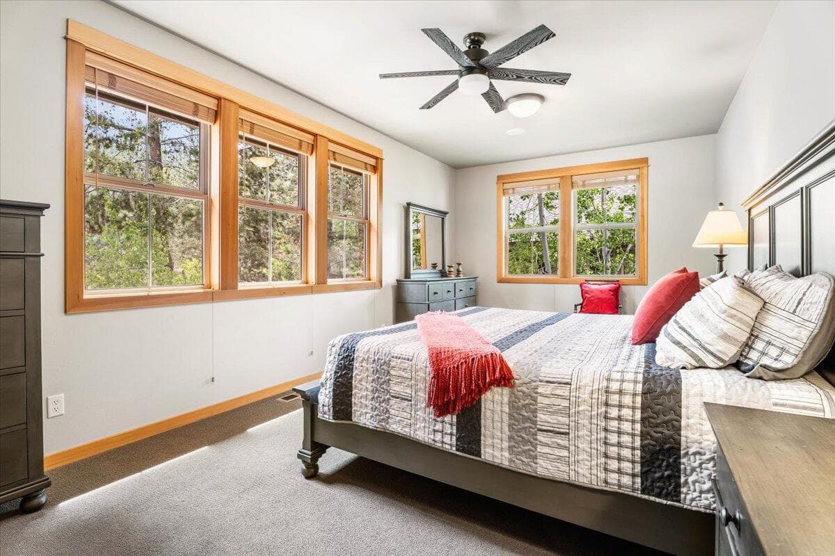 Photo of 57112 Evergreen Loop 25 of 38