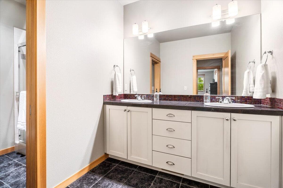 Photo of 57112 Evergreen Loop 27 of 38