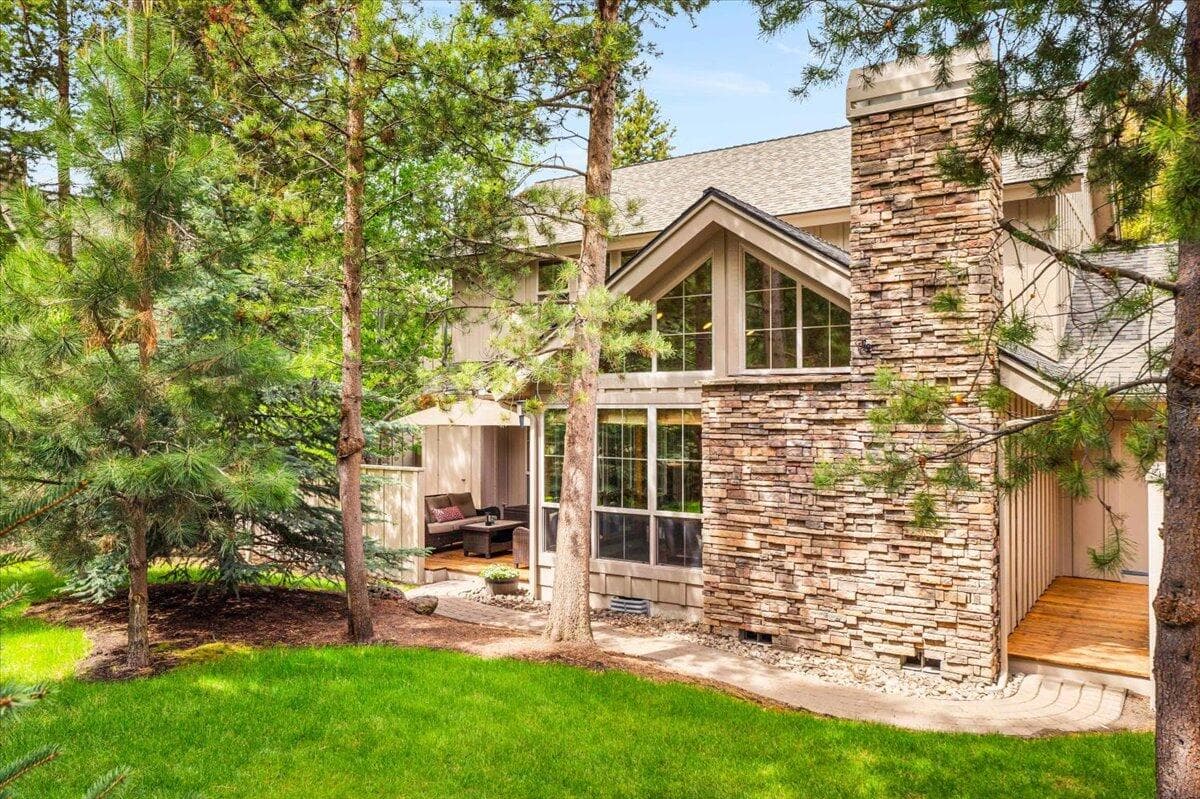 Photo of 57112 Evergreen Loop 32 of 38