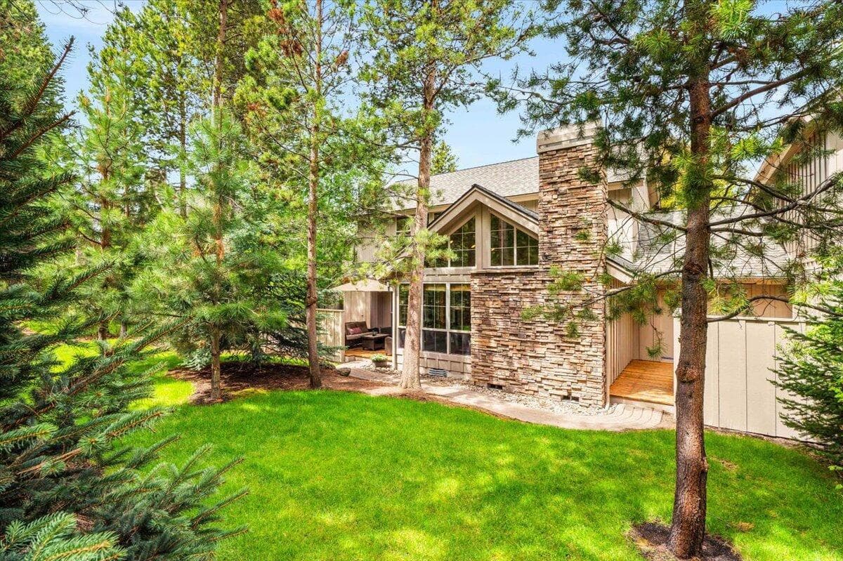 Photo of 57112 Evergreen Loop 33 of 38
