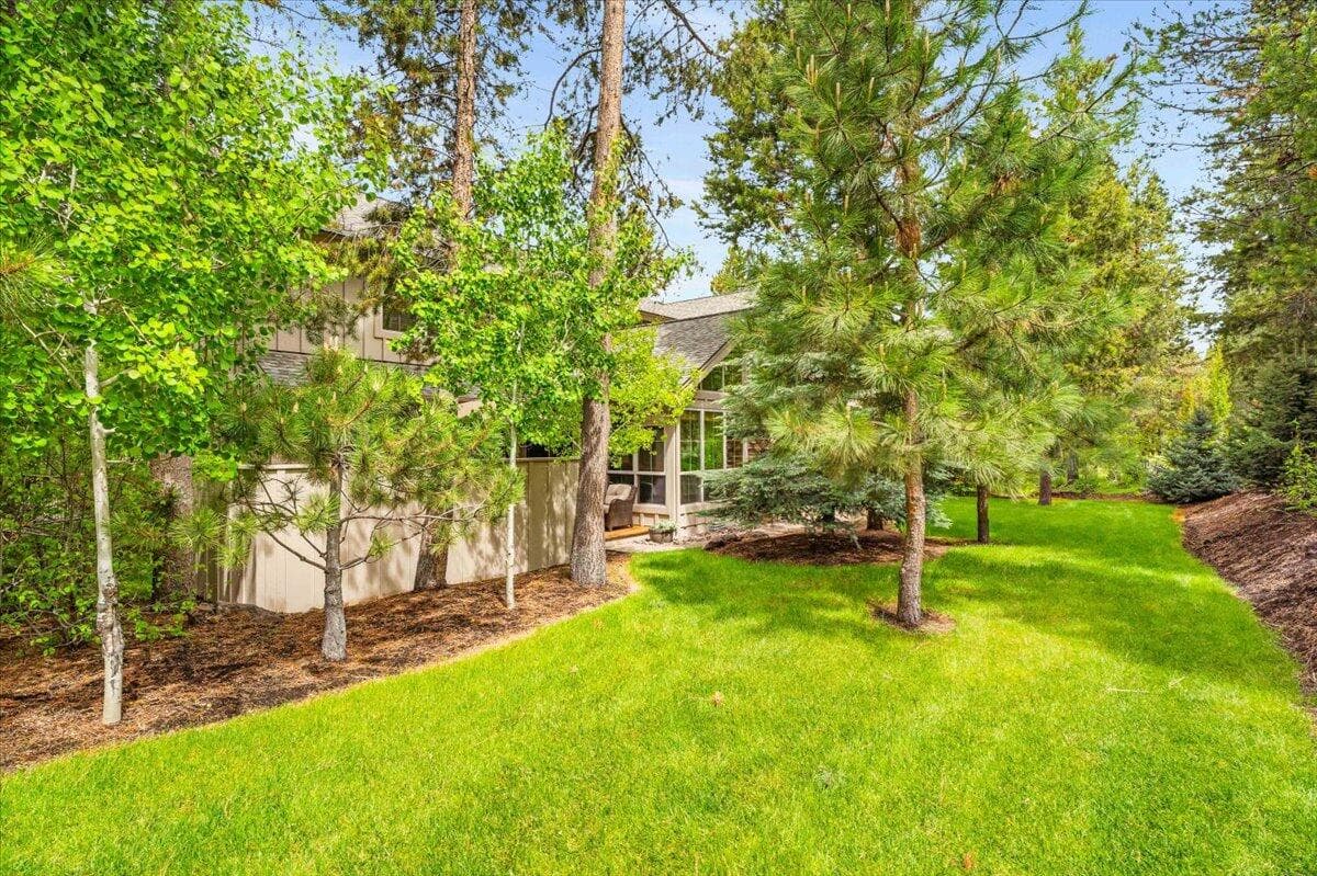 Photo of 57112 Evergreen Loop 34 of 38