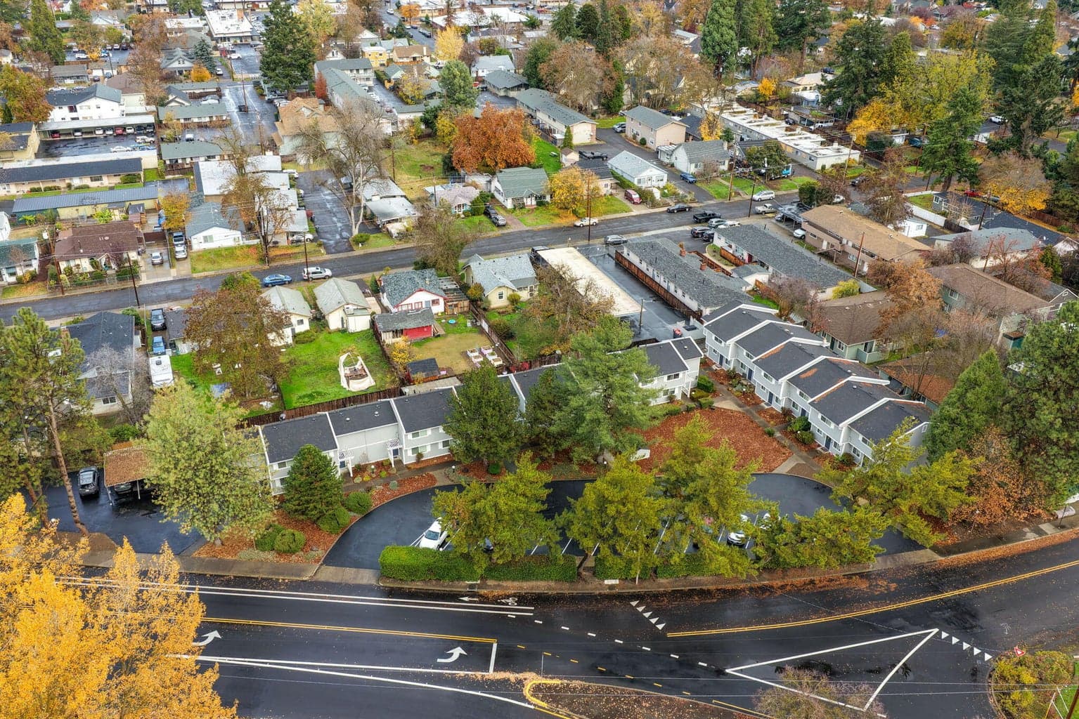 Conveniently located in East Medford, close to stores, medical and downtown area