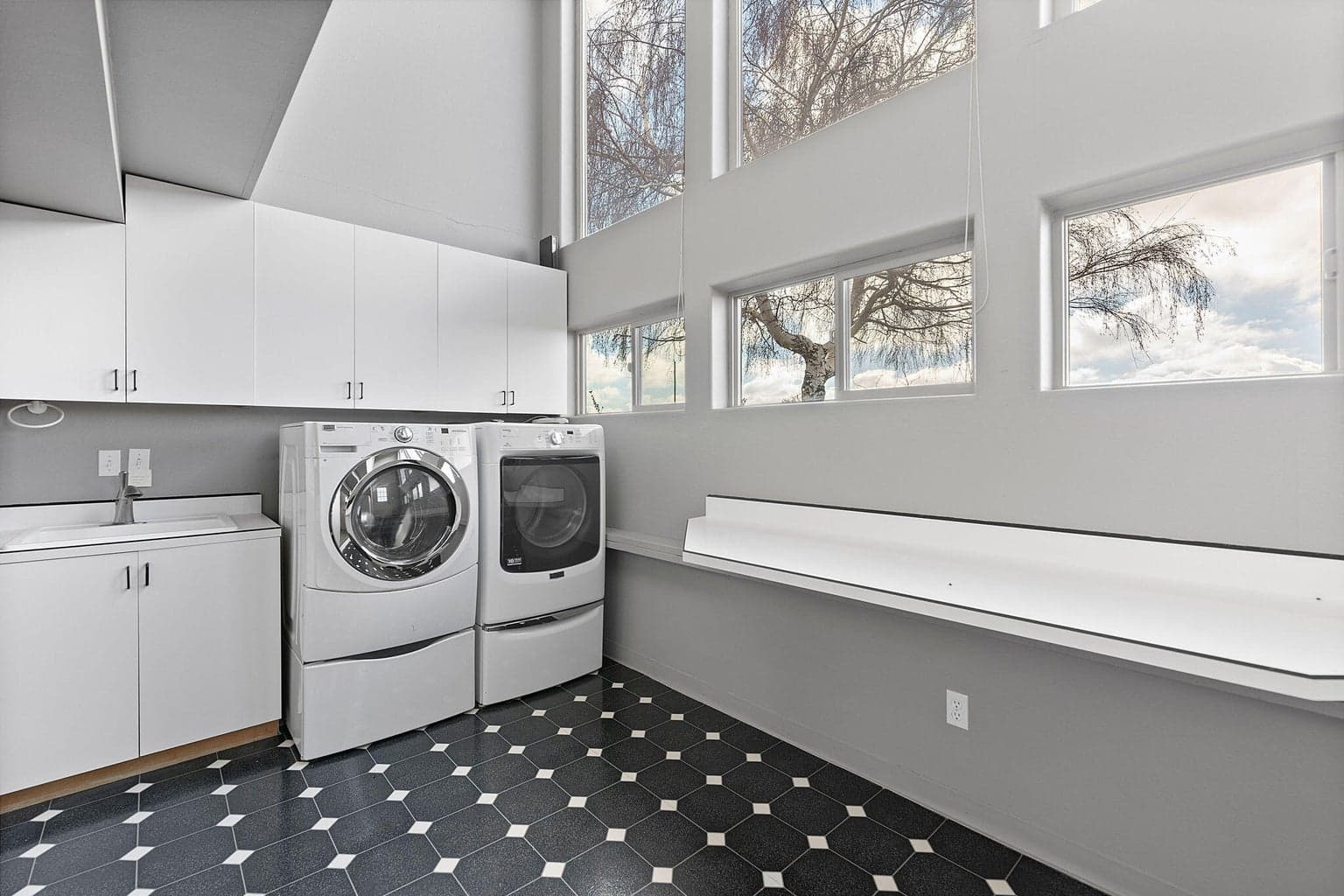 Photo of 2490 NW Deschutes Drive 24 of 49