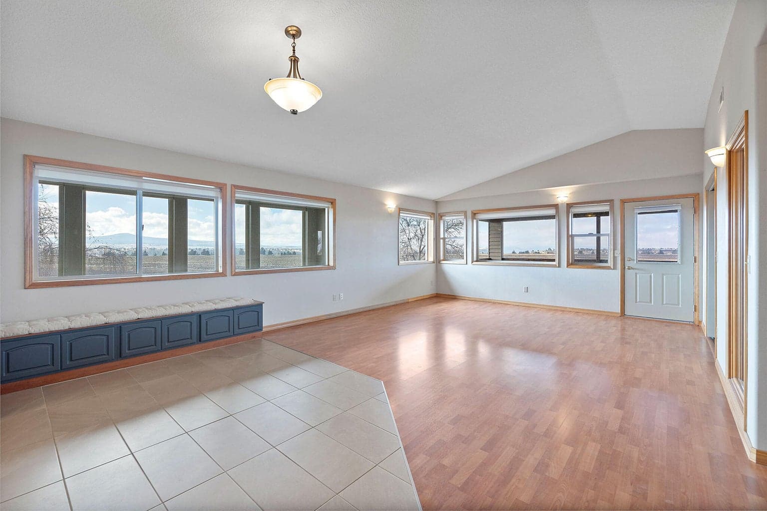 Photo of 2490 NW Deschutes Drive 15 of 49