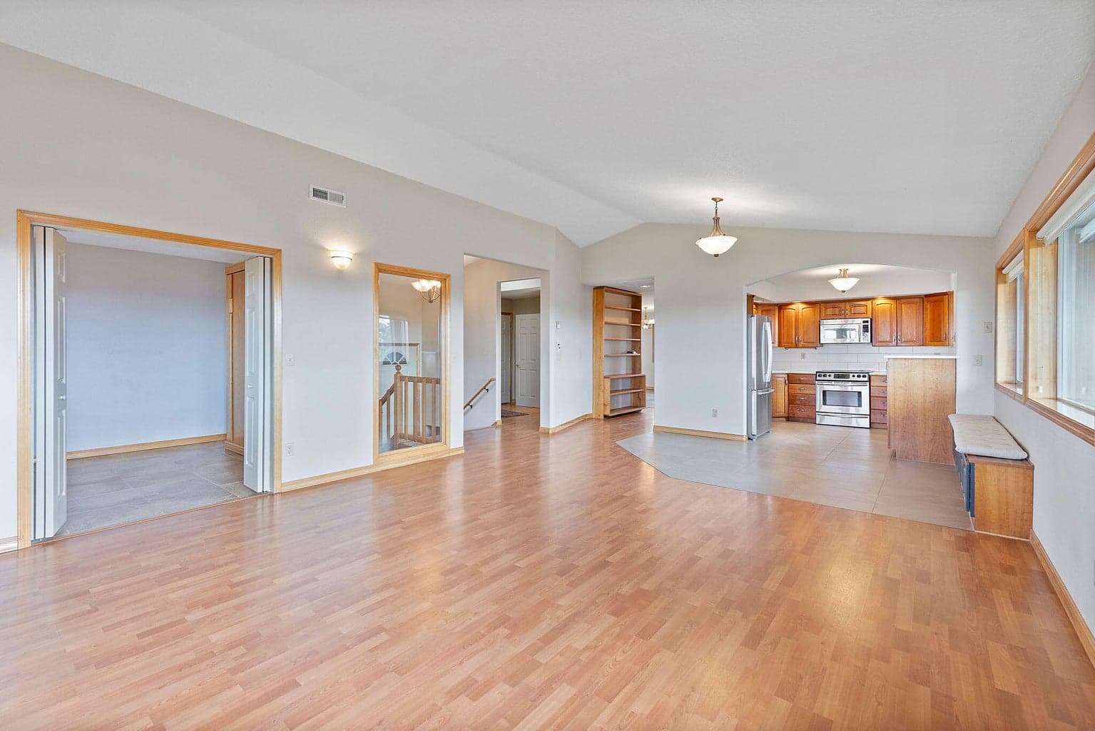 Photo of 2490 NW Deschutes Drive 14 of 49
