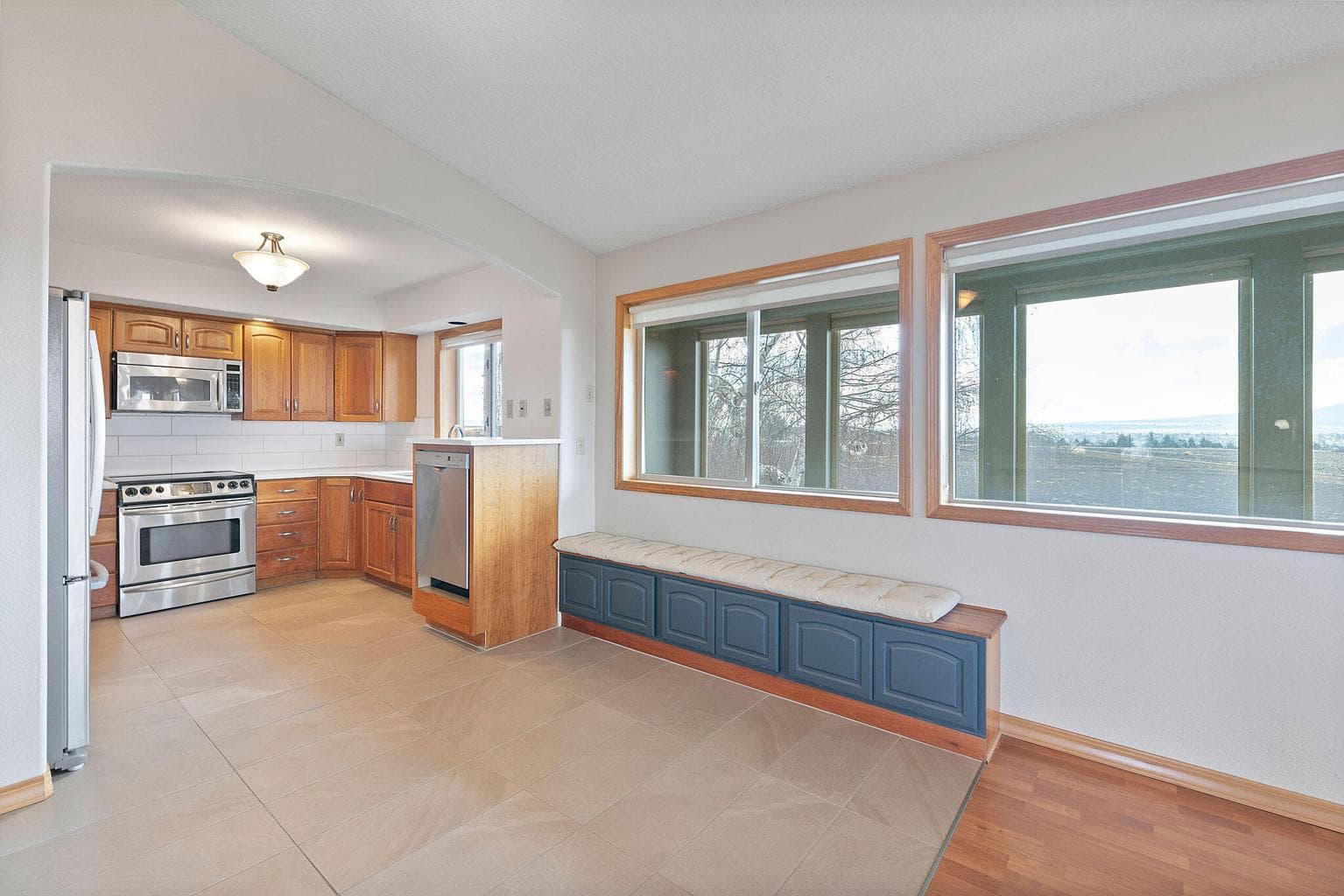 Photo of 2490 NW Deschutes Drive 12 of 49