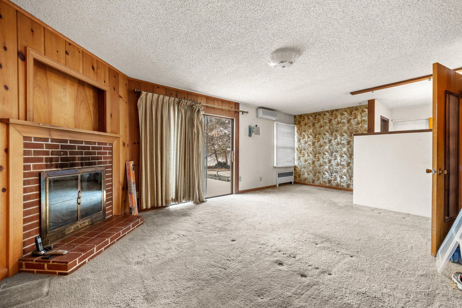 Photo of 1123 NW Canyon Drive 6 of 19