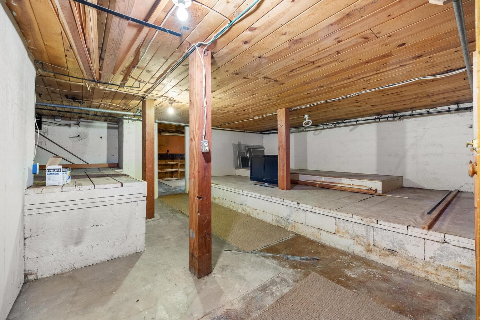 Photo of 1123 NW Canyon Drive 12 of 19