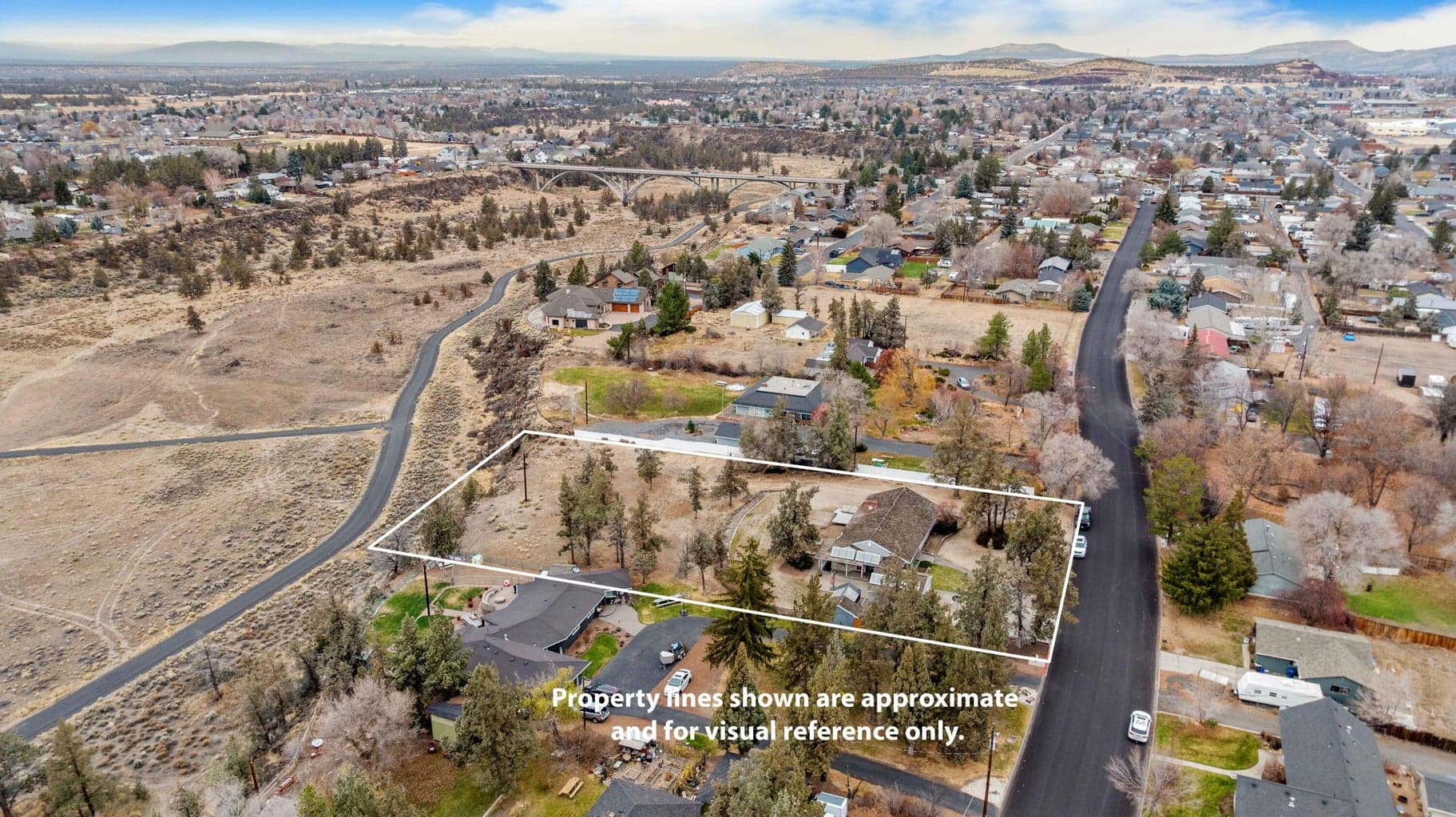 Photo of 1123 NW Canyon Drive 15 of 19