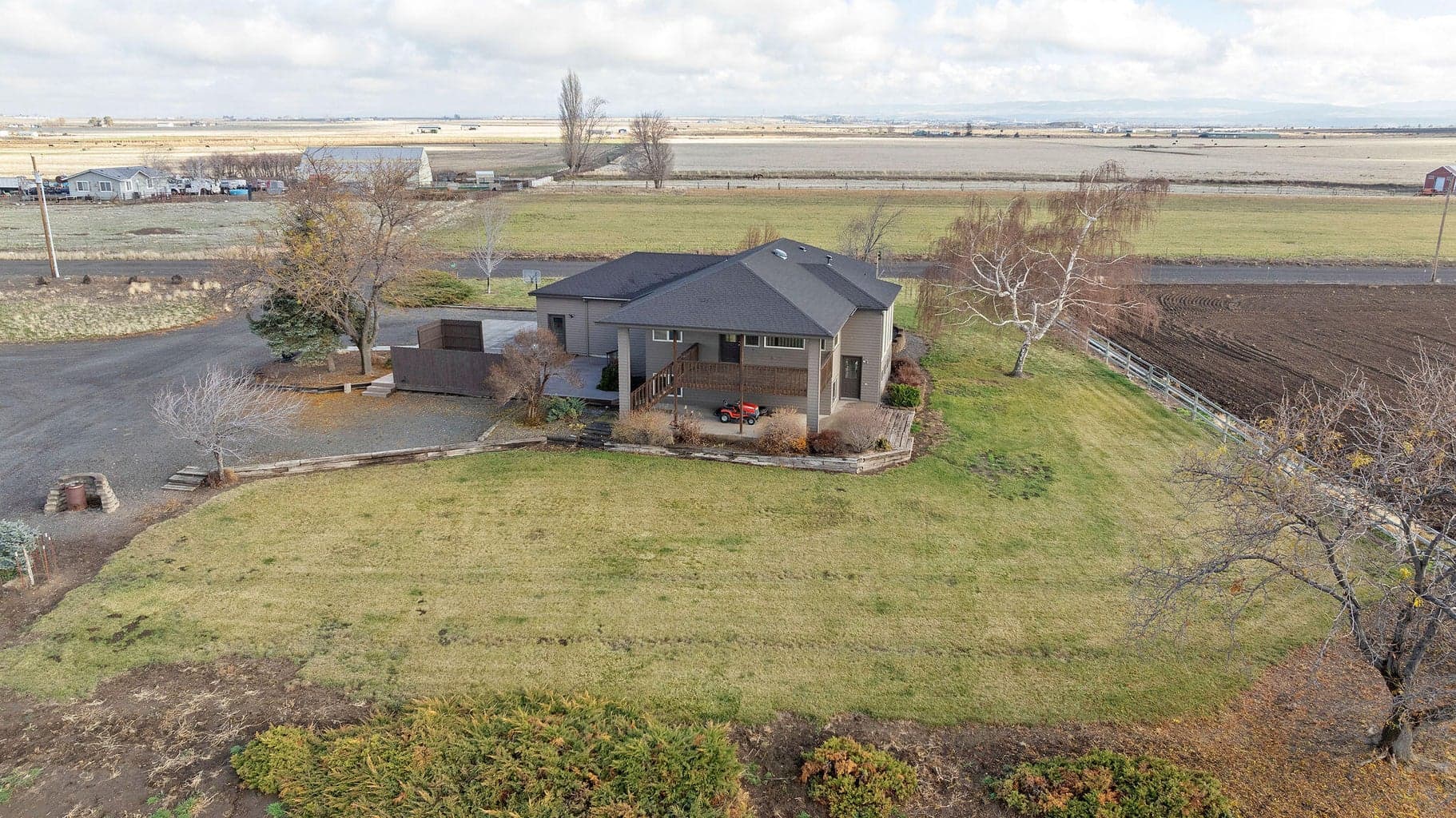 Photo of 2490 NW Deschutes Drive 7 of 92