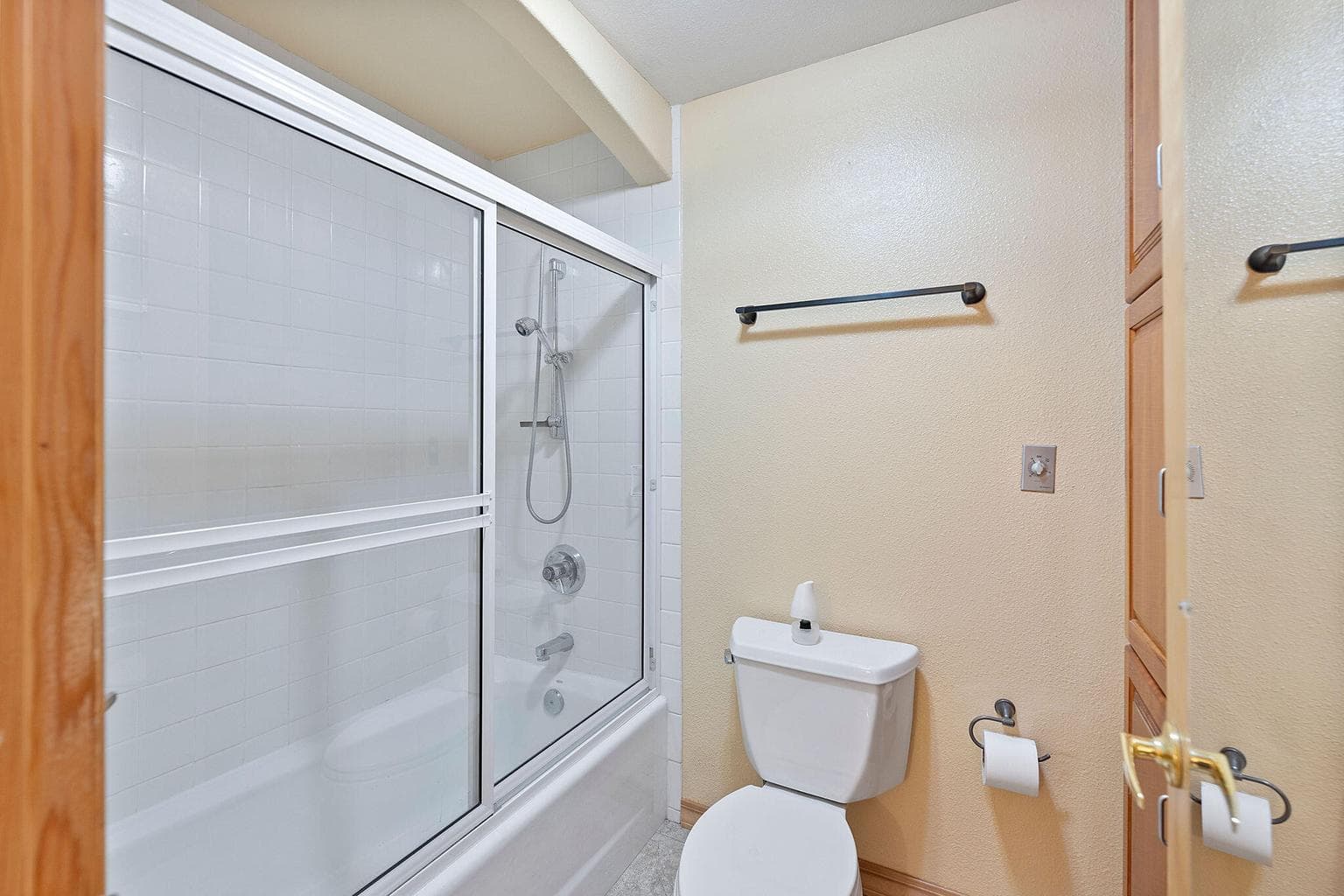 Photo of 2490 NW Deschutes Drive 14 of 92