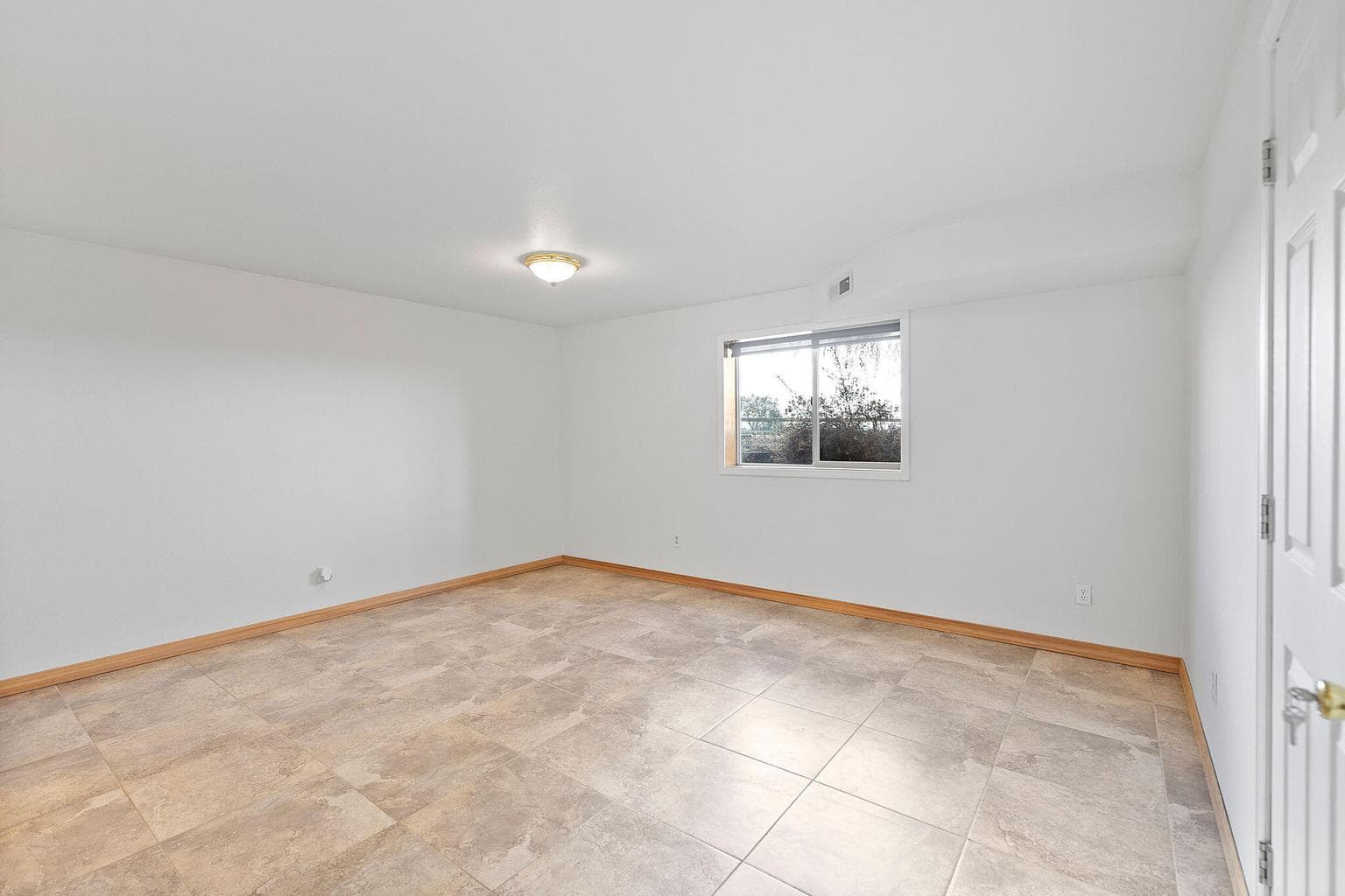 Photo of 2490 NW Deschutes Drive 15 of 92
