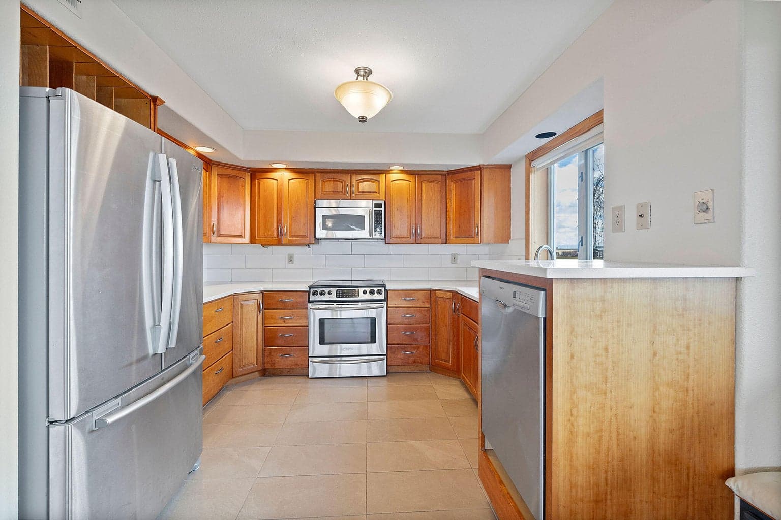 Photo of 2490 NW Deschutes Drive 27 of 92