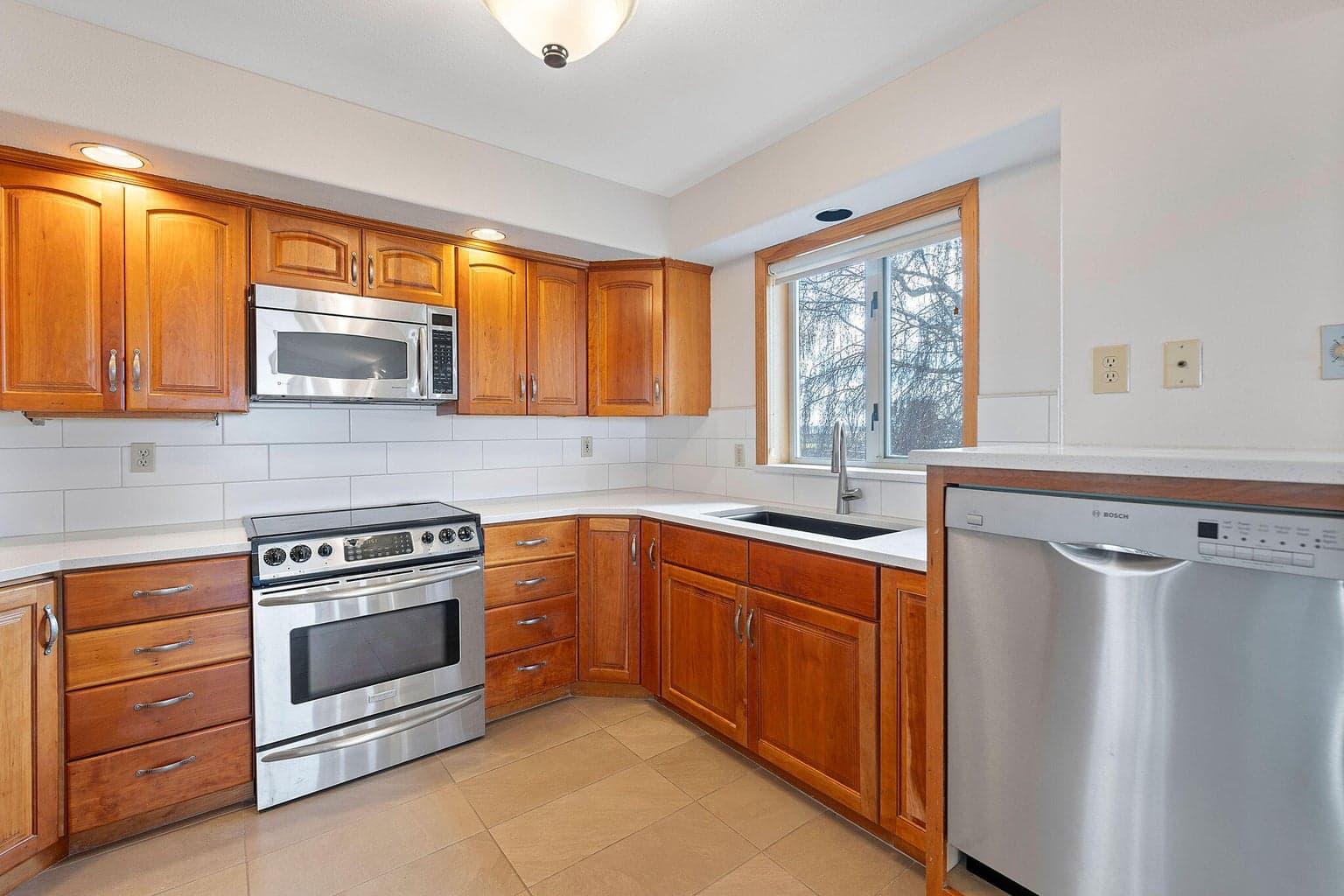 Photo of 2490 NW Deschutes Drive 28 of 92