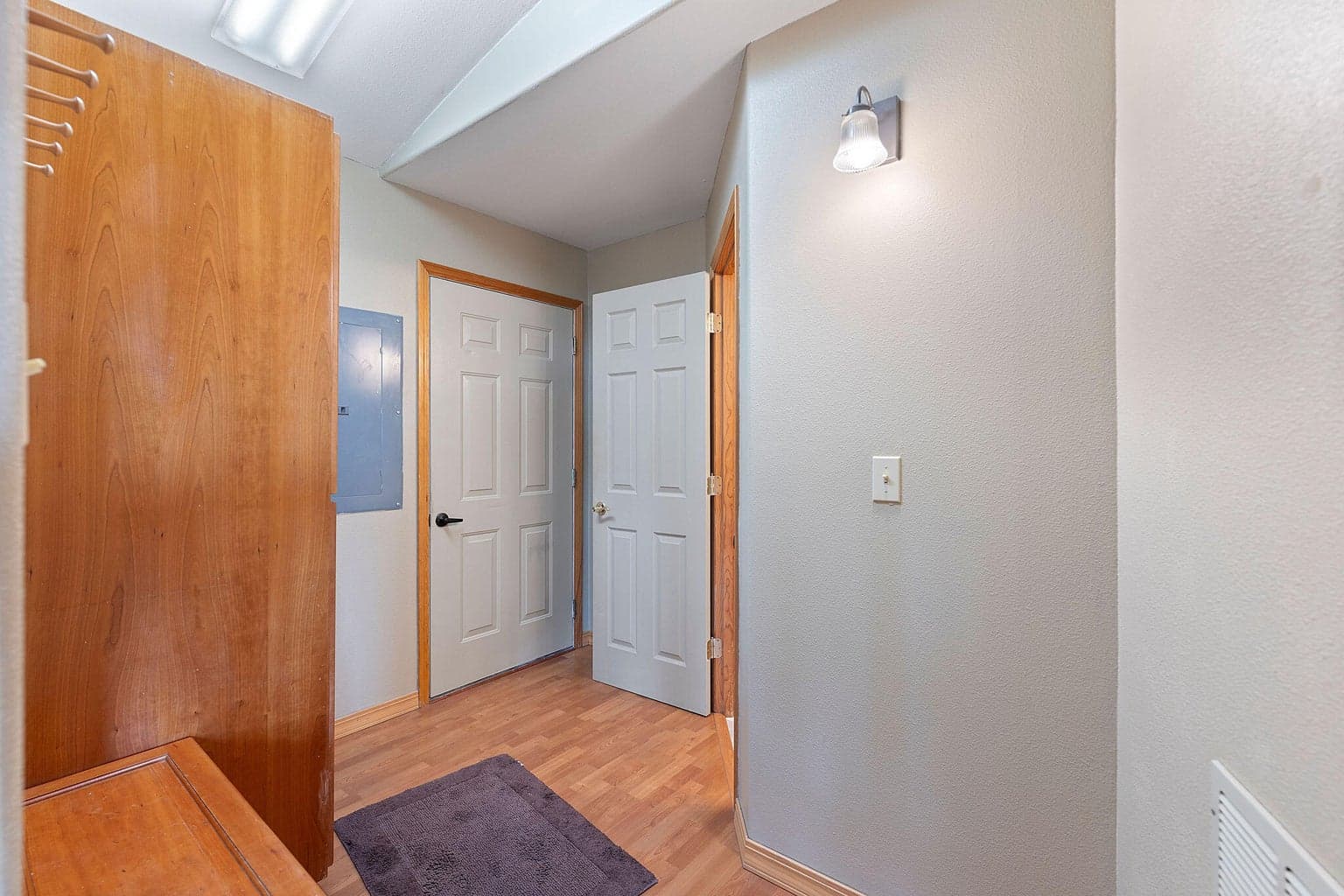 Photo of 2490 NW Deschutes Drive 33 of 92