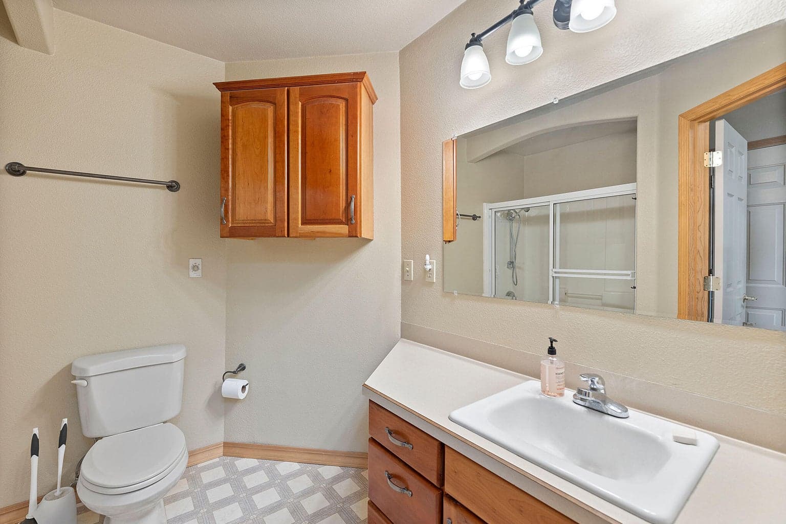 Photo of 2490 NW Deschutes Drive 34 of 92