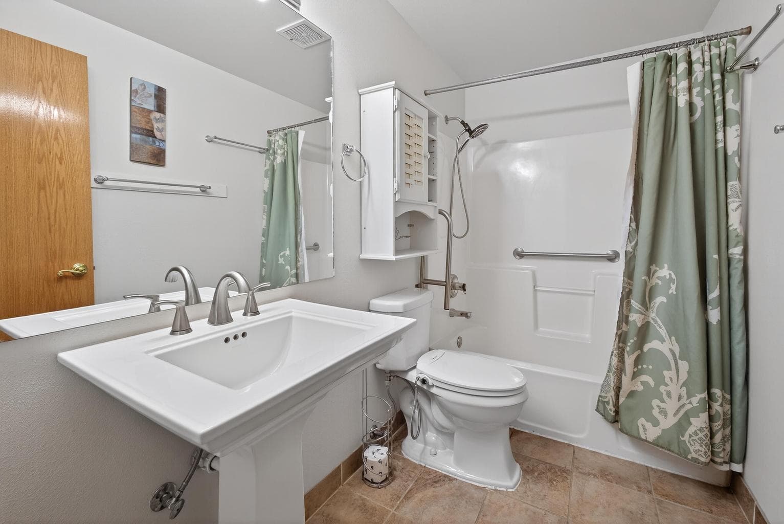 Photo of 1881 NE Providence Drive 21 of 35