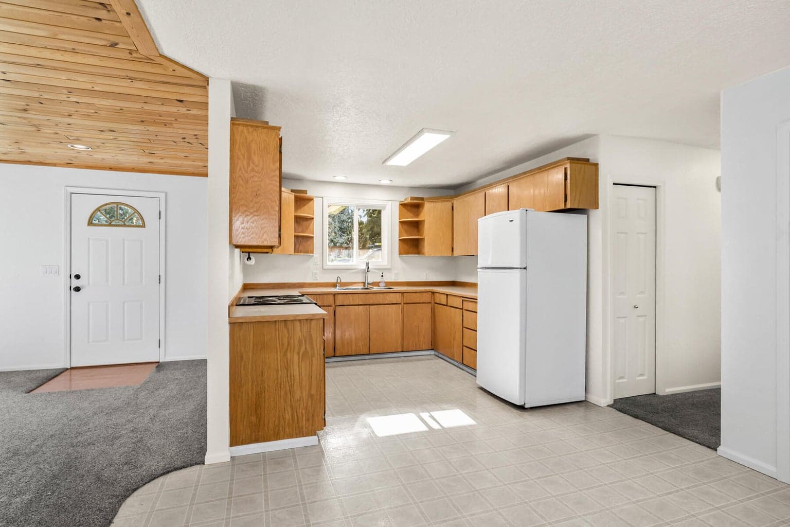 Photo of 642 NE Franklin Avenue 6 of 38